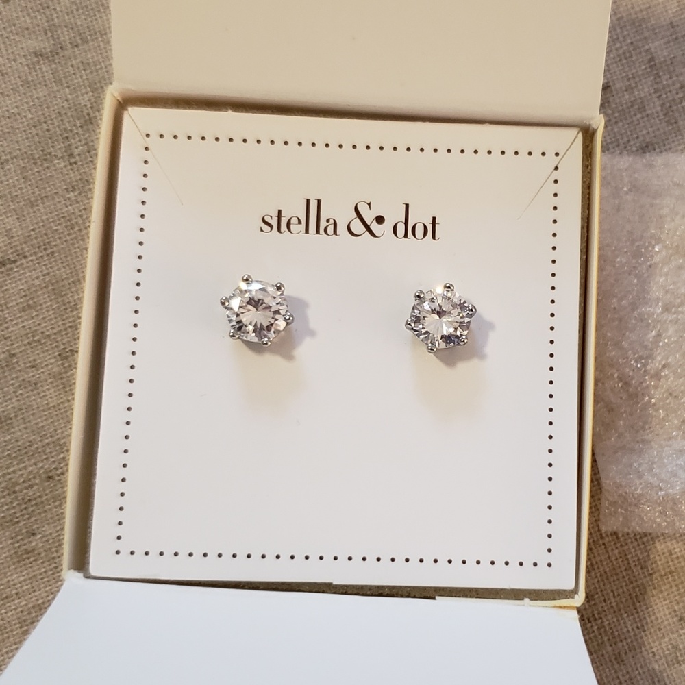 NIB Stella & Dot Sparkle Stud Earrings